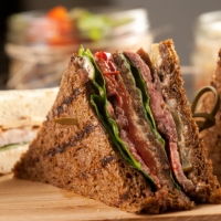 Сэндвич с ростбифом на зерновом хлебе зам.Йорк фреш 150гр