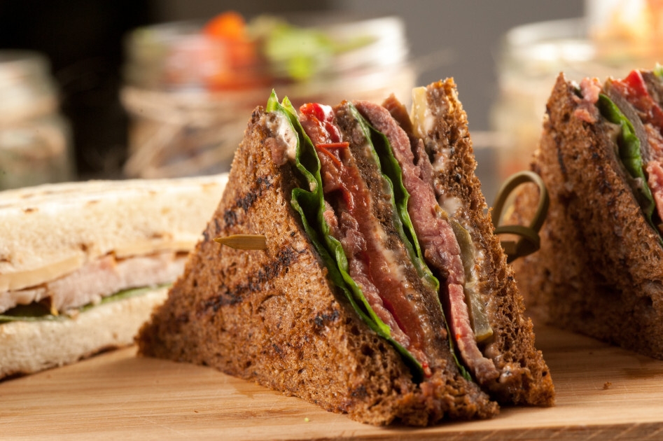 Сэндвич с ростбифом на зерновом хлебе зам.Йорк фреш 150гр